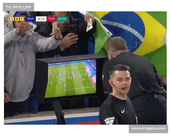 卡斯特罗普动作惹争议,VAR出手核查判罚确保比赛公正